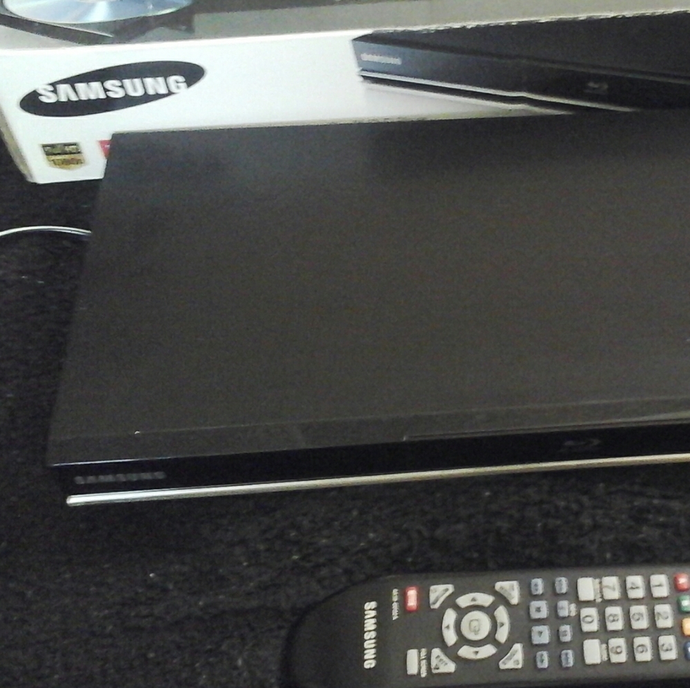 Blu Ray /DVD player - Picture 2 of 2